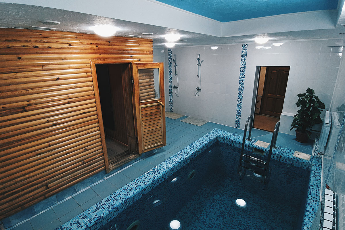 Бассейн с подсветкой